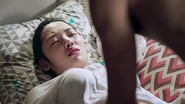 看到湿身美女就忍不住了