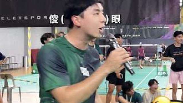 穿拖鞋打真的有点看不起我了 重点是没有拖鞋，没有球拍还赢我