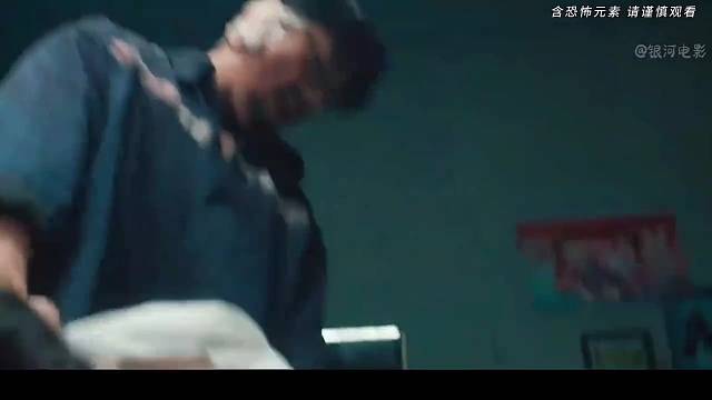单身美女换衣遇险，歹徒闯入作案惊悚瞬间
