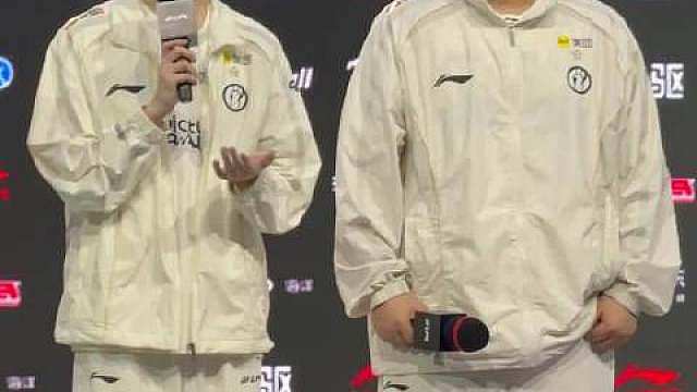 iG下路组赛后采访现场版，Meiko没说几句就把JiaQi夸害羞了哈哈哈哈 ​​​