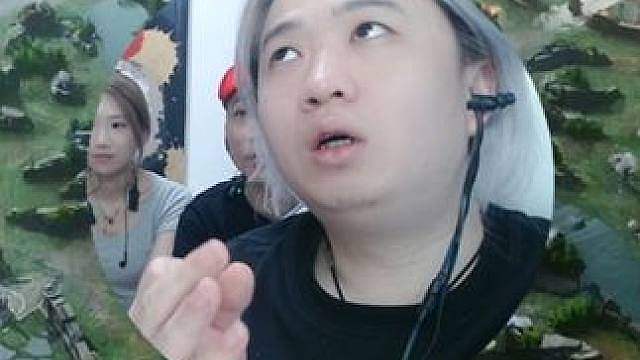 吕德华8点钟人气榜拿下第一，