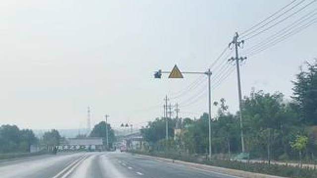 乡村雨天出行记