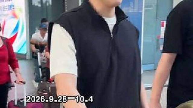 赵心童抵达深圳即将开战 斯诺克深圳公开赛，赵心童抵达深圳