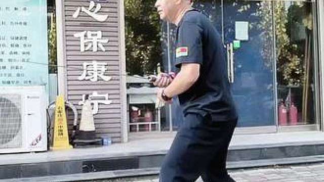 北京架杨文笏真传陈式太极剑 每天早上九遍拳之第61天。
传承是最深情的缅怀！
北京架杨文笏真传陈式太极剑(57式) 
第十一式 转身劈剑
第十二式 回身剑
第十三式 斜飞式。。。