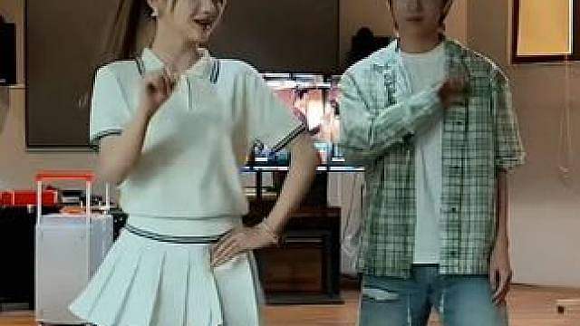 蛋神新签的女主播线下集齐大家觉得怎么样呢？