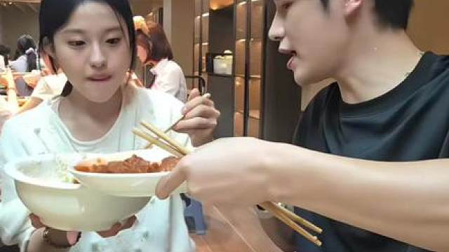 “帮我把健胃消食片给我拿来 感觉有点晕碳了”“能吃是福”