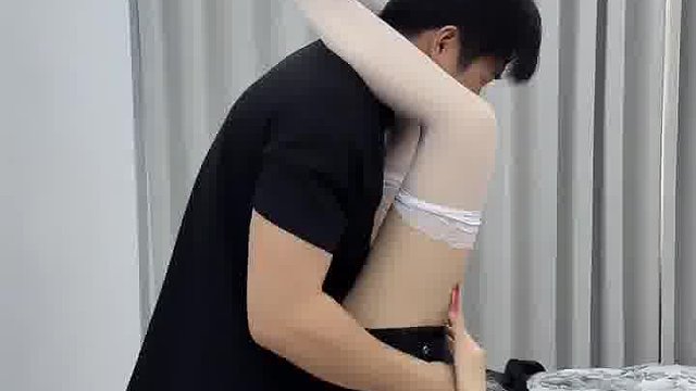 情侣健身动作挑战