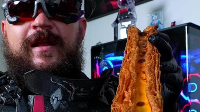 挑战快速吃完60cm超长蛋挞！以庆祝自己用ROG堵桥成功