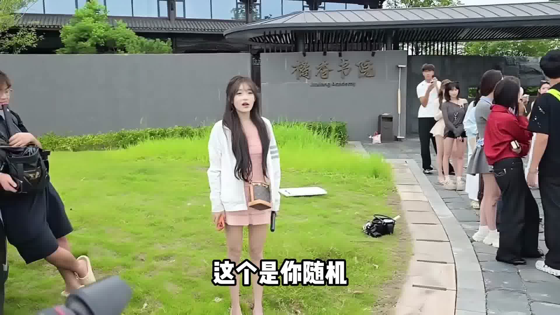 吴德良去哪个队，佳怡就必须去哪个队不然就和运营急