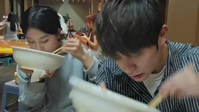 “健胃消食片当糖豆吃呢？”
