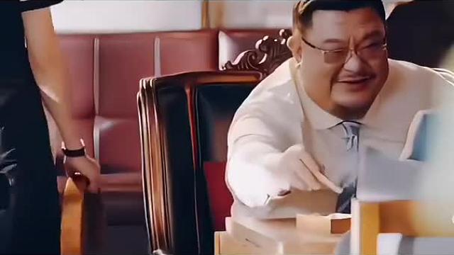 很多人就是这样，为了面子买的切糕。