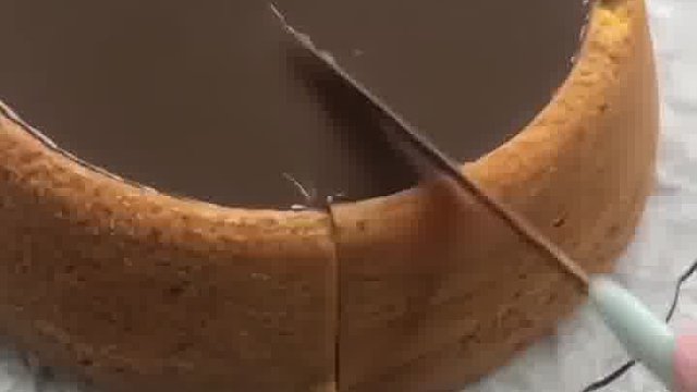 流心蛋糕切开流一地，你们也是这样吃的吗？