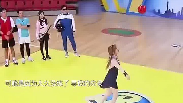不然呢又不是人家专业天天都练。