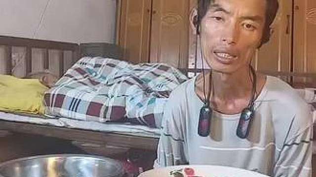 狼今天直播也只有赚到这样一点收益了，今天我把自己的手机置换了，维持家里的日常开销，希望叔叔可以照顾好家里，各位彦祖记得照顾好自己