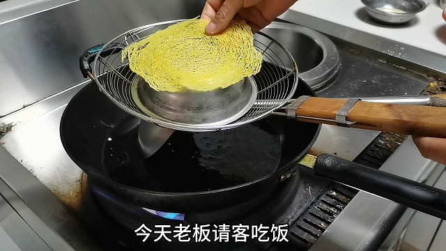 老板请客吃饭，点名要吃地瓜，不料1800学徒工故意露了一手
