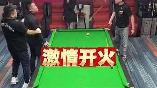 光速下播第一人，摇摆哥、马宁深夜开灯。两人因为摇摆疑似假摔，闹得不欢而散