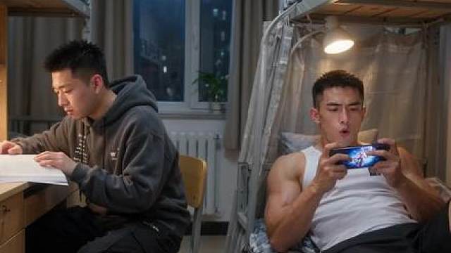 铠子又倒贴了，居然给直男体育生买皮肤