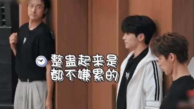 连夜心脏不舒服去医院，查出心肌酶偏高，这段时间连轴转练舞台，硬扛着过敏、哮喘、鼻血不说，这次终于撑不