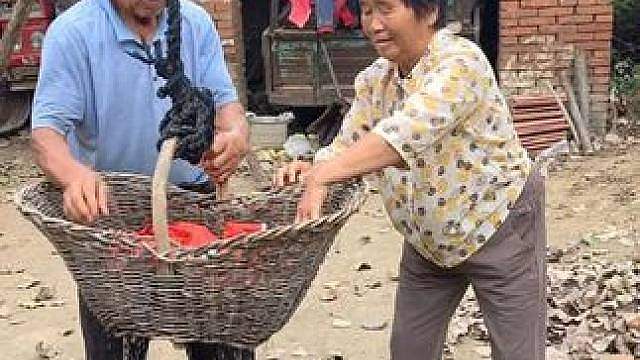 自制了一个衣服甩干机，甩的衣服还挺干净