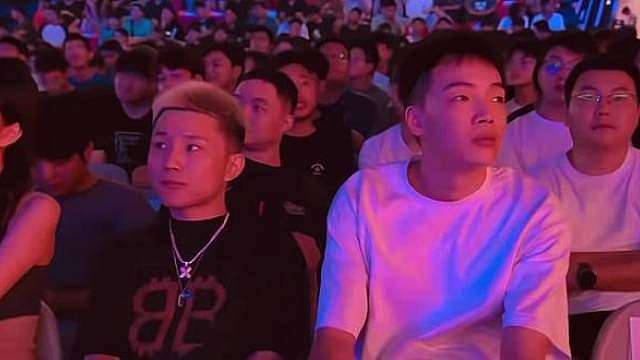 赐你一把斩断过去的剑 可你总挥不出一刀