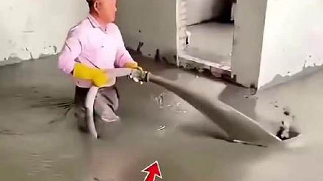 为什么工人要将混凝土倒满整个房间