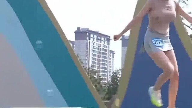 看她是如何过关的