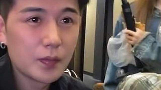 只因笑出了声音