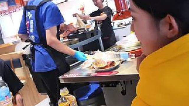 森森酱吃四个羊腰子 AK甘拜下风