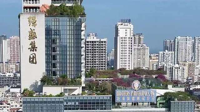 这是全国最厉害的两兄弟，原来剧中的强盛并不是在京海，而是广西的北海！据说这家集团也是两兄弟打拼创立#