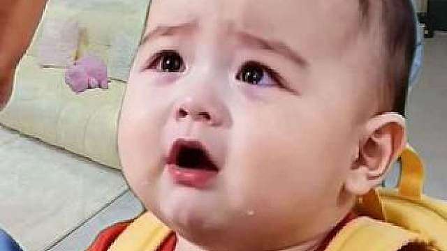 萌娃 问为家里人为啥都姓死，我却不一样！这下长辈都整懵了。