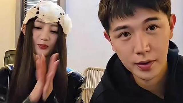 “童哥带这个帽子怎么感觉怪怪的”！