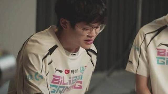 BLG：下一次我们一定会是最后的赢家 从近在咫尺到遥远梦想，少年不断跌倒也不断爬起。
那就再来一次吧，怀揣着勇气和不甘，去书写新的故事。