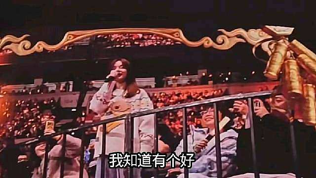 黄霄云刚刚回应和钟意传闻，打了多个，起因他俩被拍到现身张杰演唱会，钟意粉丝很不满意，在比赛期间还在把