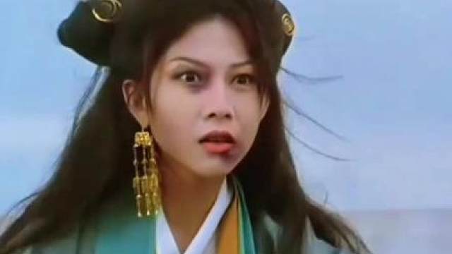 就因为陪周星驰演了一场对手戏，被观众叫了足足三十年的“小甜甜”