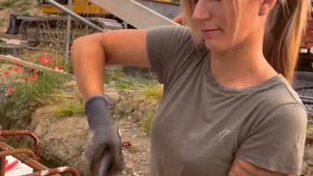 勤劳致富的德国女工匠精神。 #施工工艺 #结实耐用 #砌墙 #别墅施工