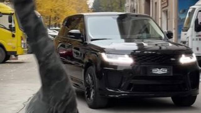 花十多万开上百万揽胜回村过年有没有排面？#揽胜运动 #路虎 #黑武士