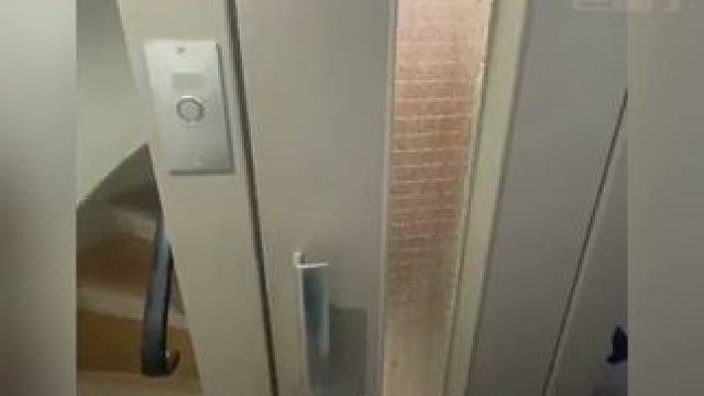 坐这电梯一定很减肥，因为胖了进不去……#万万想不到 #电梯