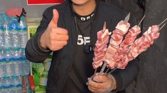 来滕王阁游玩 9块9无限叠加的羊排肉真的可以来试试#夜宵烧烤 #烧烤呀撸串呀 #东北烧烤 #张胖地摊