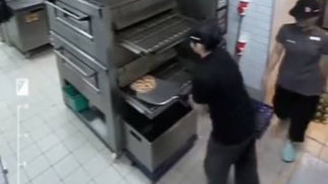 这年头，手里没点水瓶怎么铲饼 #万万没想到  #娱乐评论大赏