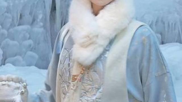 在冬日相见！ #汉服 #甜妹 #冰瀑 #明制少女 #国风古韵