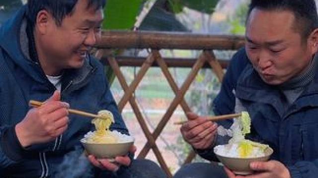 天气冷了湖北农村就喜欢这样的一锅炖，暖身又解馋，太爽了！ #新农人计划2024 #农村美食 #记录真