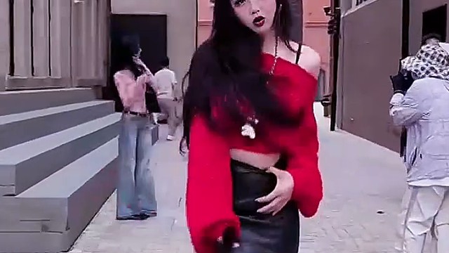 作品声明:本视频由ai模拟合成生成      #ai变装视频 #上传一张照片就能免费制作唱歌视频 #