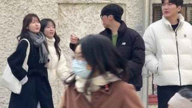 韩国人组团上海跨年#中韩免签#中韩友谊#上海街头#跨年2025