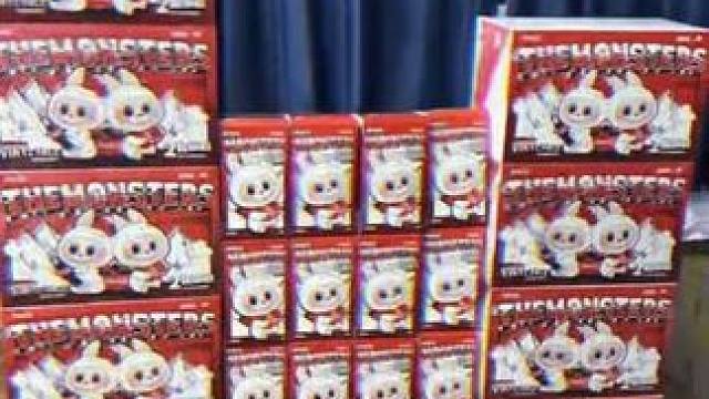 来咯来咯！#拉布布 免费送咯～蹲好直播间一起跨年抢拉布布可口可乐吧！！！