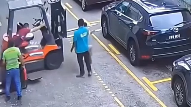 真的插了一辆车