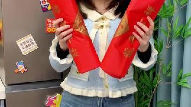 就要过年了!家家户户必备的红色喜庆塑料袋，现在卷到2块99到手60只了!质量非常好，过年装东西必备，