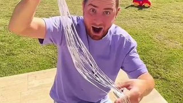 棉花糖的特殊吃法，这么吃看着更有味道！#看一遍笑一遍 #意想不到的结局 #这操作都看傻了 #万万没想