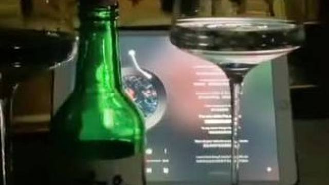 #初闻不知曲中意再听已是曲中人 #枯木逢春 #敬往事一杯酒 #遗憾总归是遗憾 #故事与酒