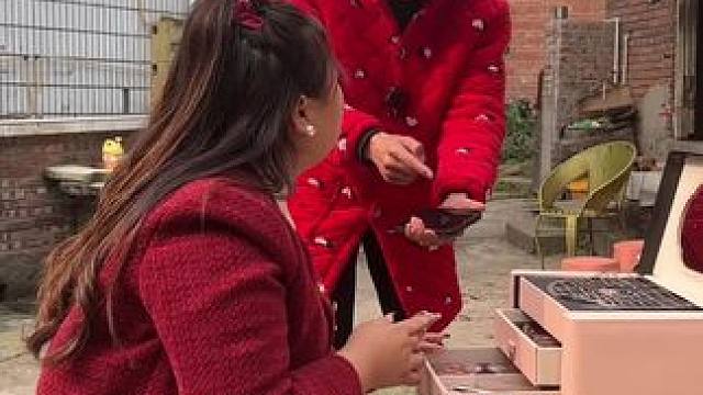 我真是服了她了，哎呀，这次便宜我那个前女友了！#四川方言 #夫妻日常 #农村生活