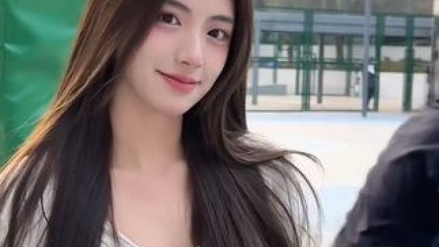 #美不美你说了算 #笑容最治愈的女孩 #甜妹统治世界 #这个bgm的氛围感太绝了 #没有人可以拒绝甜